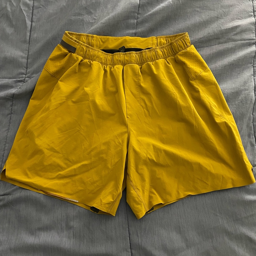 6” men’s lululemon lined surge shorts size large gold spice